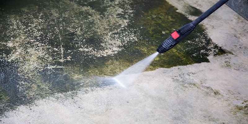 spraying concrete | residential power washing