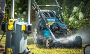 How to Clean a Lawn Mower With a Pressure Washer