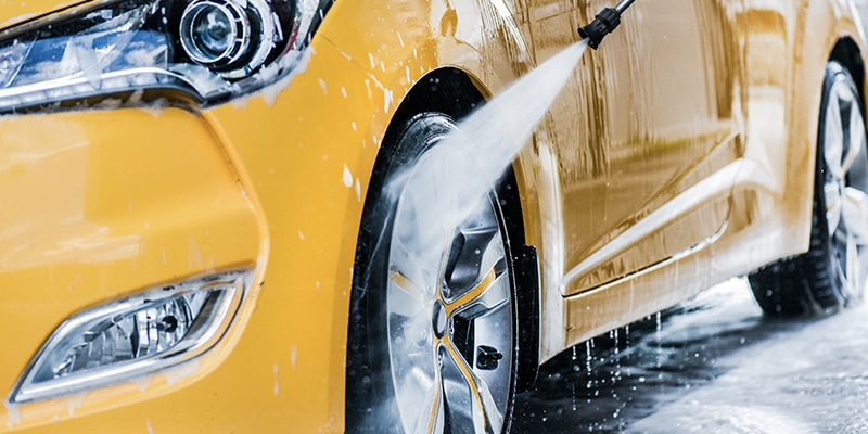 clean a car with pressure washer